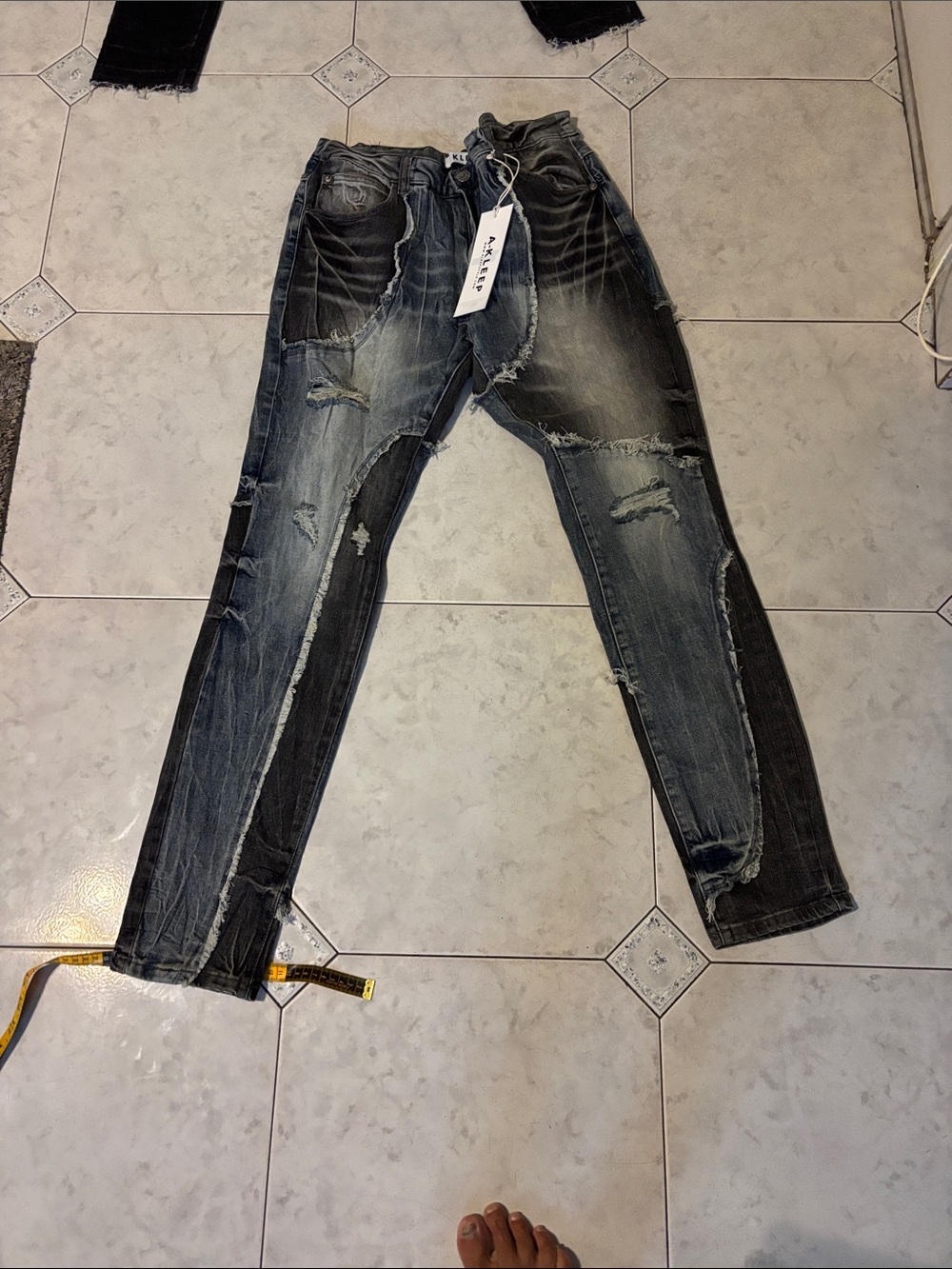 Men's Two-Tone Distressed Straight Jeans - Dark Blue